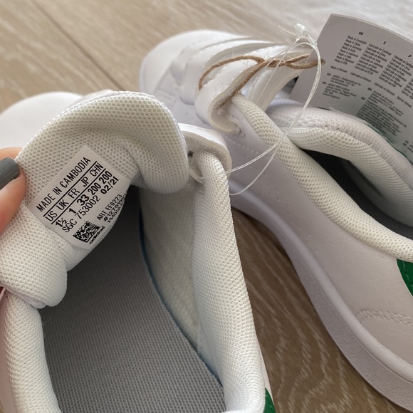 Adidas Stan Smith Velcro 3 strap sneakers, white w/green back, size 1.5, NWT - Picture 10 of 11